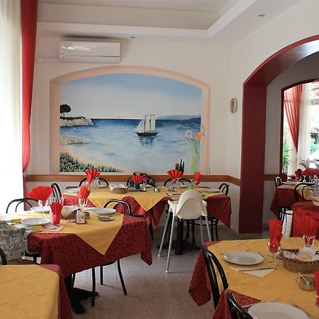 Hotel Susanna Rimini Eksteriør billede